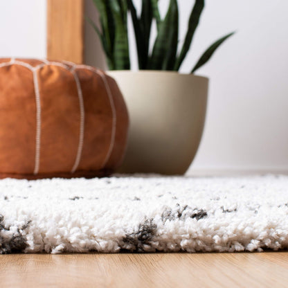 SAFAVIEH Moroccan Fringe Shag Collection Runner Rug - 2'2" x 6', Ivory & Grey, Boho Tribal Design, Non-Shedding & Easy Care, 2-inch Thick Ideal for High Traffic Areas in Living Room, Bedroom (MFG343A)