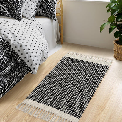 Lahome Belle Boho Bathroom Rugs, Small 2x3 Front Door Mat Lightweight Kitchen Rug Woven Cotton Area Rug with Tassels, Farmhouse Washable Black and White Throw Rug Low Pile Carpet for Entry Laundry