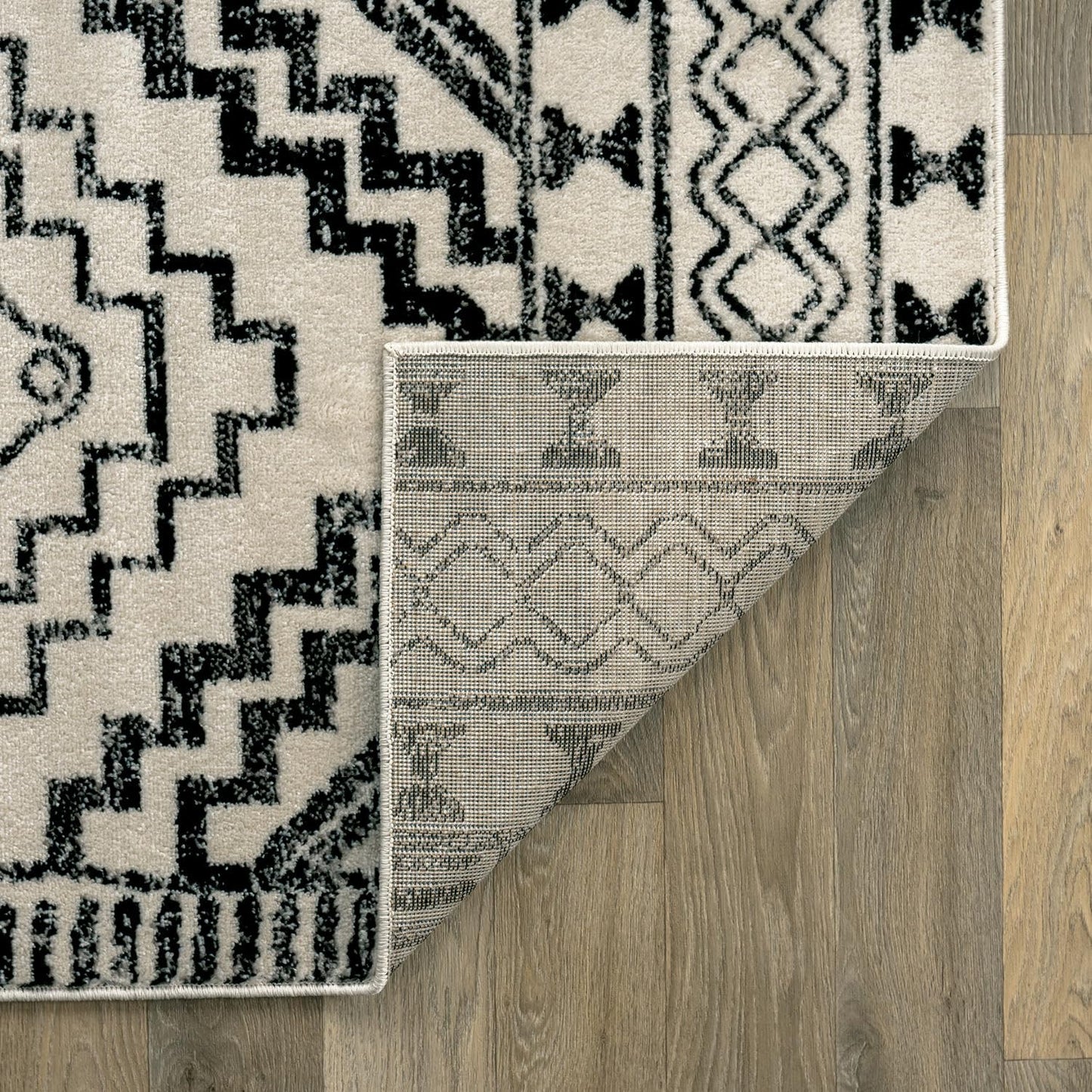 Rugshop Cream and Black Southwestern Tribal Area Rug – Boho Geometric Diamond Pattern Carpet for Living Room, Bedroom, or Entryway – Soft Modern Rustic Floor Décor 4' x 6' Cream