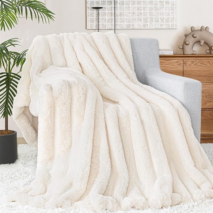 Touchat Luxury Faux Rabbit Fur Throw Blanket Twin Size for Couch,Super Heavy Warm Cozy Blanket for Sofa Bedroom Living Room,Ultra Soft Fluffy Reversible Plush Blanket for Home Decor Gifts,Cream White