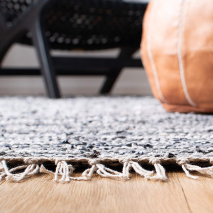 SAFAVIEH Rag Rug Collection Area Rug - 6' x 9', Grey, Handmade Boho Stripe Cotton, Ideal for High Traffic Areas in Living Room, Bedroom (RAR128A)