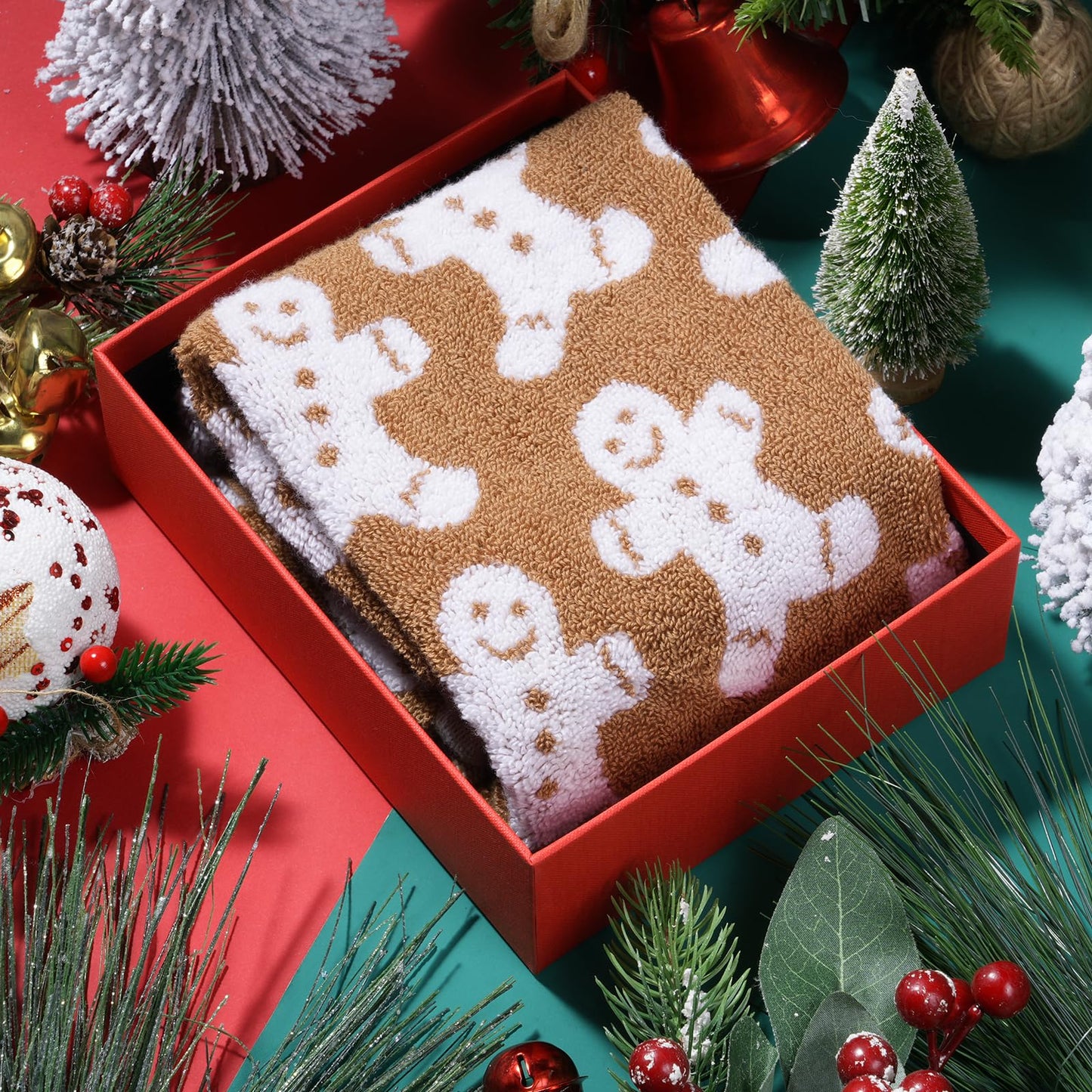 Shemilly 2pcs Christmas Hand Towels Brown Xmas Gingerbread Jacquard Hand Towel for Bath 100% Cotton Thick Soft Bathroom Kitchen Decorative Set for Christmas Winter Holiday Decor Gift,18 x 28 Inch
