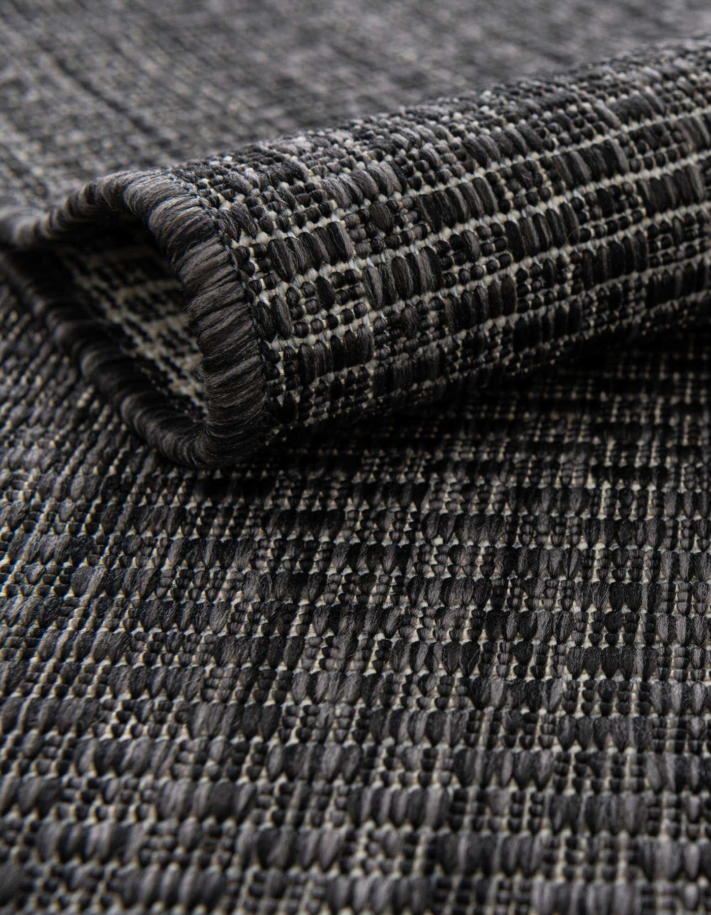 Unique Loom Outdoor Solid Collection Area Rug (5' 3" x 8' Oval Black/Ivory)