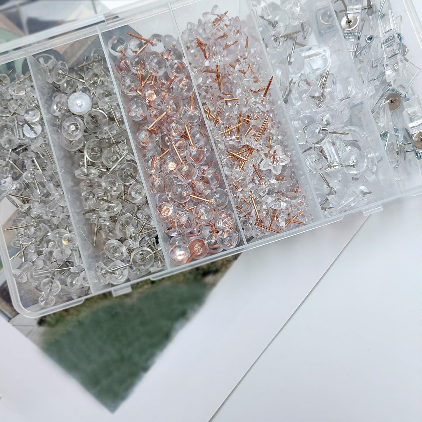 Clear Push Pins with Set, 440 Pcs Transparent Plastic Thumbtacks,Decorative Push Pins,Thumb Tacks Use for Cork Board,Bulletin Board,Craft Projects, Maps,Home, Office ﻿