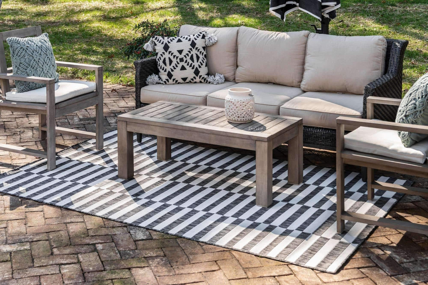 Unique Loom Outdoor Striped Collection Area Rug - Striped (7' 1" x 10' Rectangle, Charcoal/Ivory)
