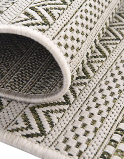 Unique Loom Outdoor Striped Collection Area Rug - Maia (5' 3" x 7' 10" Oval, Green/Ivory)