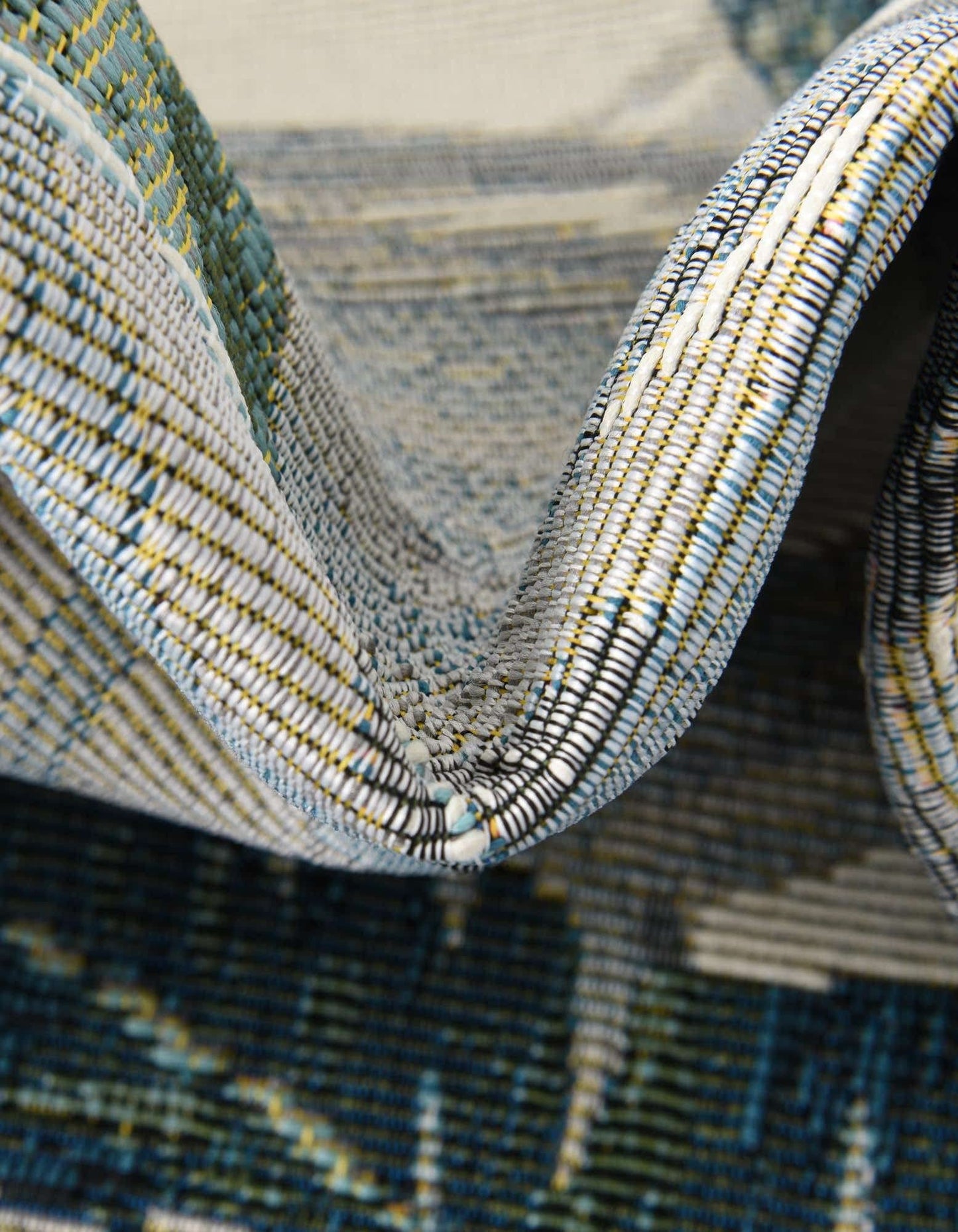 Unique Loom Outdoor Botanical Collection Area Rug - Kula (4' 1" x 6' 1" Oval Multi/Gray)