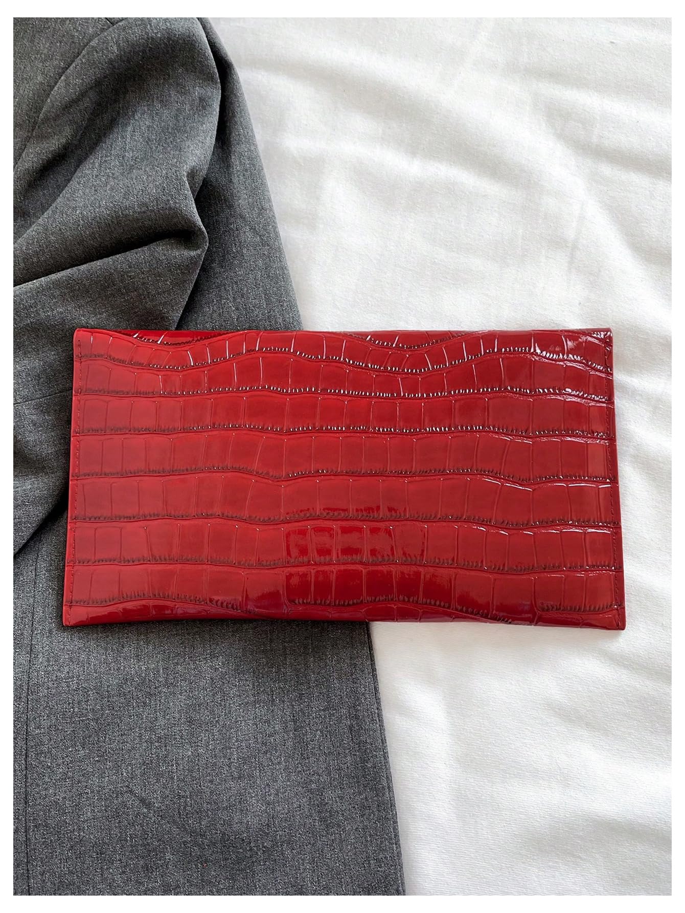 Verdusa Women's Clutch Evening Bags Trendy Envelope Handbags Metallic Purses Red One Size