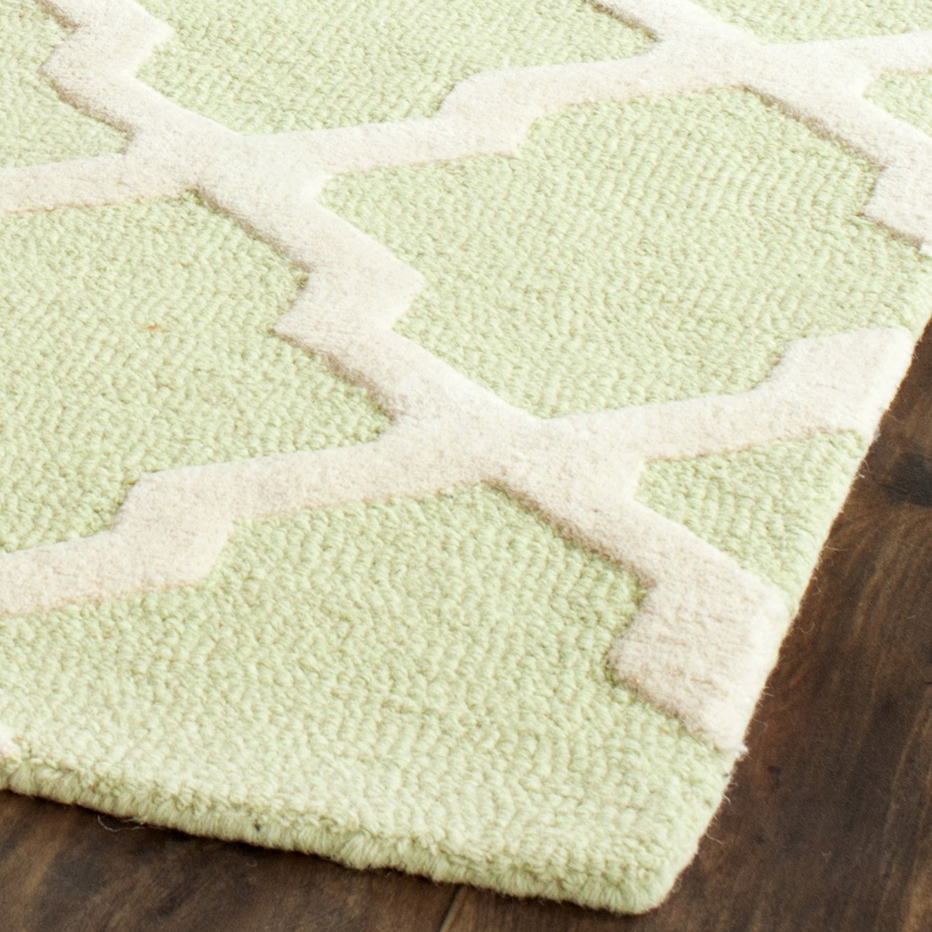 SAFAVIEH Cambridge Collection Runner Rug - 2'6" x 8', Light Green & Ivory, Handmade Trellis Wool, Ideal for High Traffic Areas in Living Room, Bedroom (CAM121B)