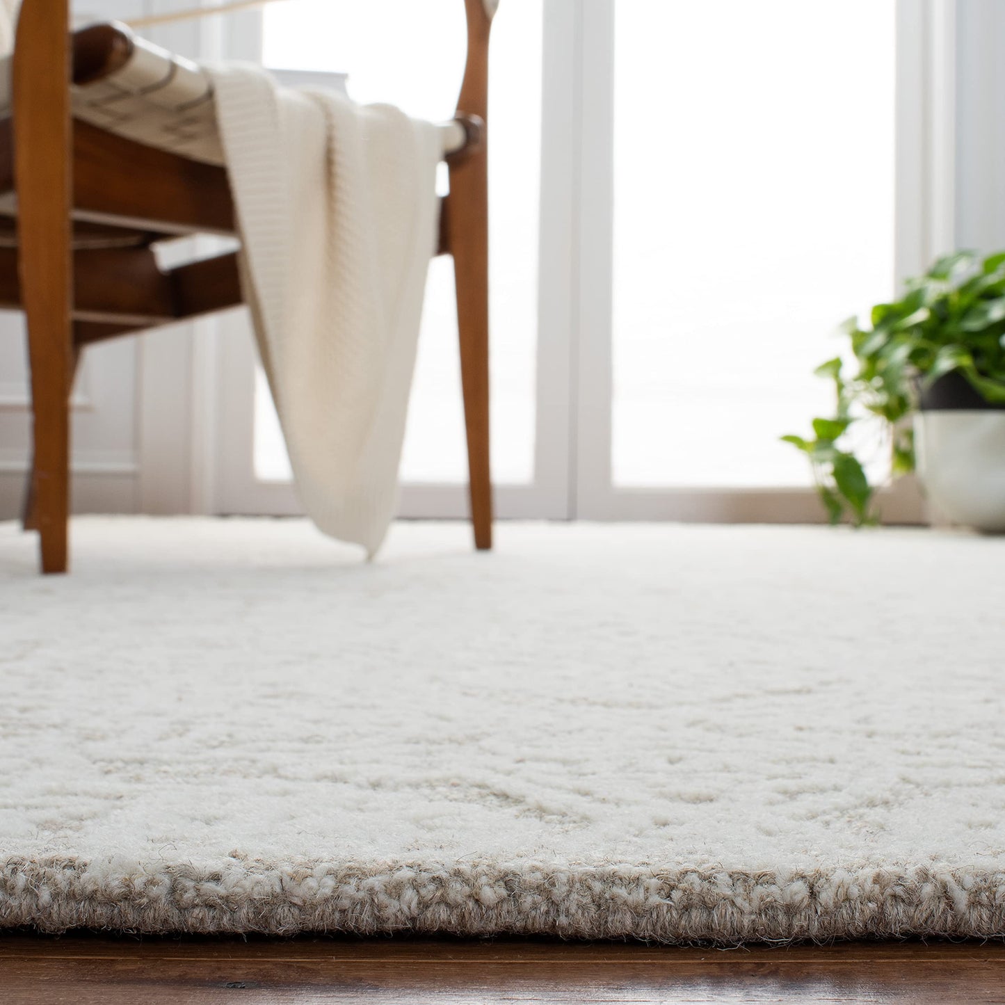 SAFAVIEH Area Rug 9x12 - Metro Collection - Large - Natural & Ivory, Handmade Wool, Ideal for Living Room, Bedroom, Dining Space (MET998A)