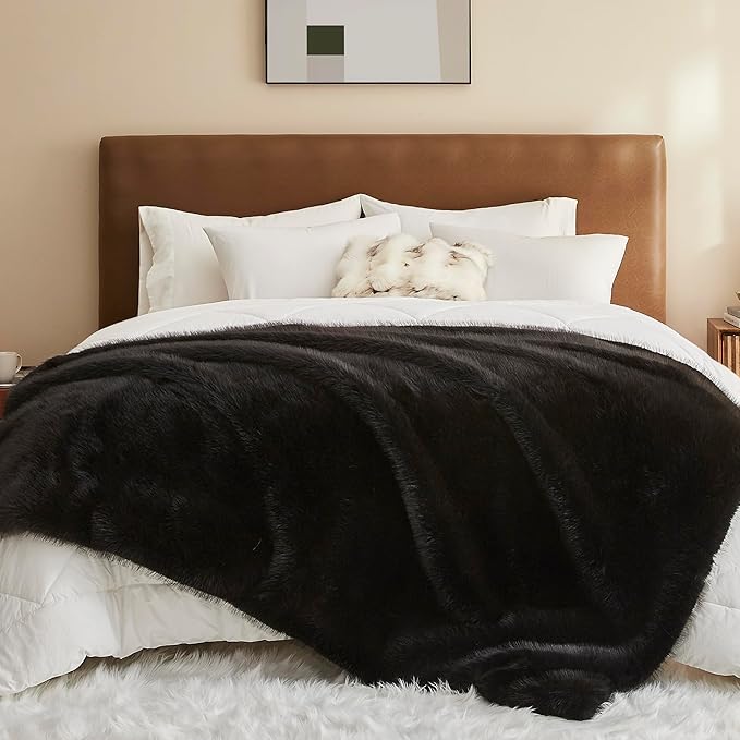 L'AGRATY Faux Fur Throw Blanket: 50''x 60'' Luxury Fluffy Plush Thick Faux Fur Blanket for Bed Couch Sofa - Cozy Soft Fuzzy Blankets for Women Man: Minky Couture Decoration Blanket (Black)