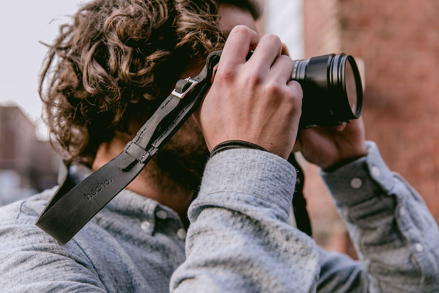 hecho. Brown Leather Camera Strap - Handmade & Fair Trade (Adjustable Leather Shoulder Strap compatible with Canon, Nikon, Sony Fujifilm, Kodak, Olympus and more, Camera Sling for Men & Women)