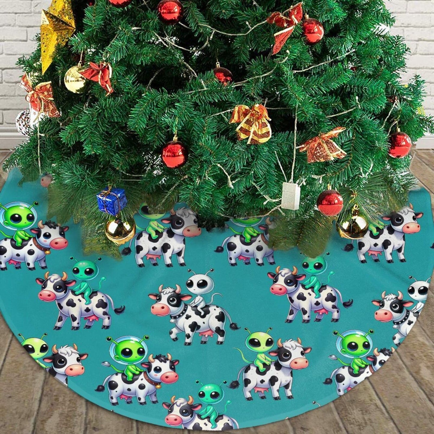 Cute Cows and Aliens Christmas Tree Skirt, 48 inches Chicken Tree Skirts Xmas Mat Farmhouse Holiday Party New Year Supplies Ornaments Decorations for Mini Small Pencil Big Trees