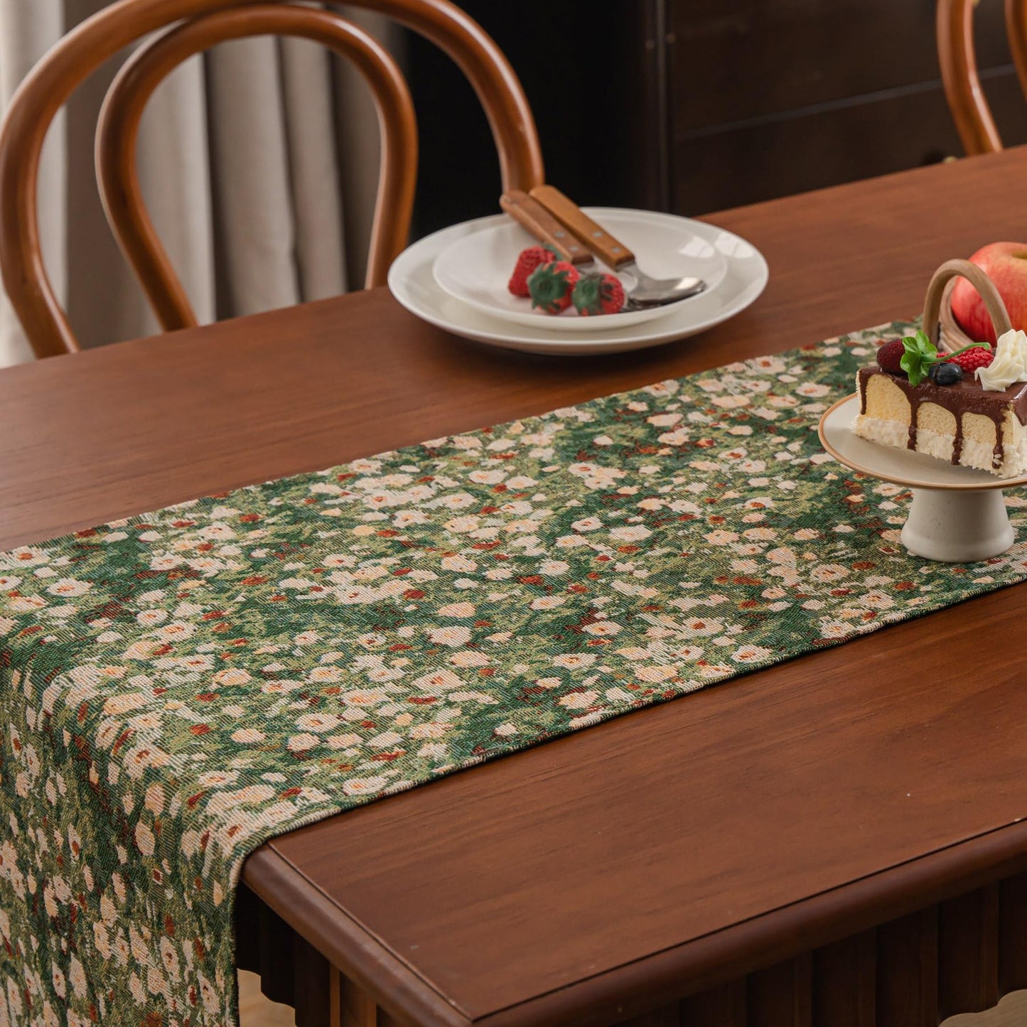 HomeyHo Botanical Jacquard Dining Table Runner with Tassels Luxury Floral Daisy Table Runner for Home Party Spring Summer Decor Modern Elegant Table Runners 13 x 71 Inch Green