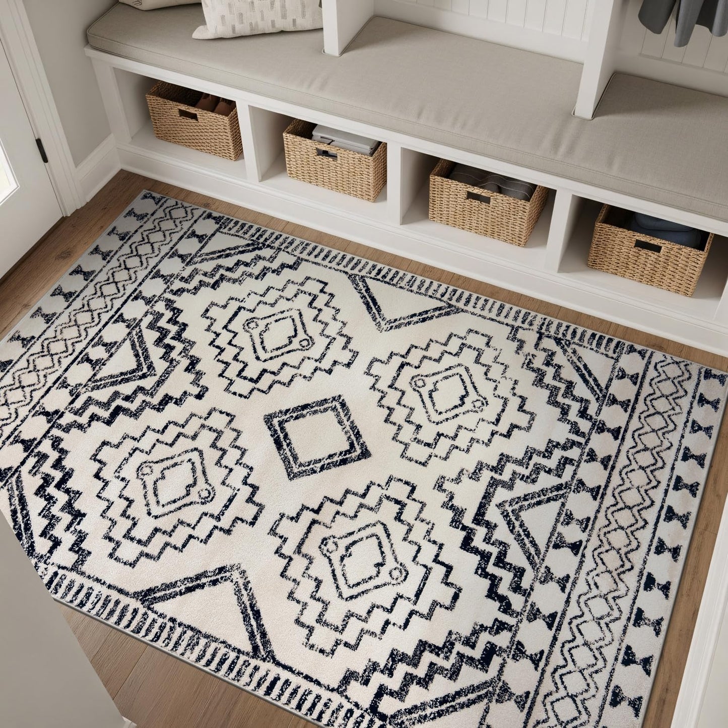 Rugshop Cream and Black Southwestern Tribal Area Rug – Boho Geometric Diamond Pattern Carpet for Living Room, Bedroom, or Entryway – Soft Modern Rustic Floor Décor 4' x 6' Cream