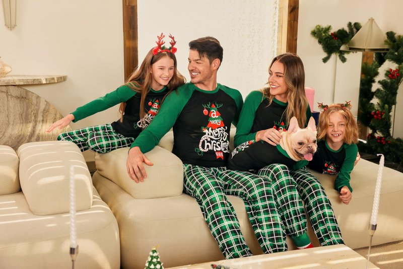 Haloumoning Family Christmas Pajamas Matching Sets Xmas PJs Sets Holiday Jammies Sleepwear Green