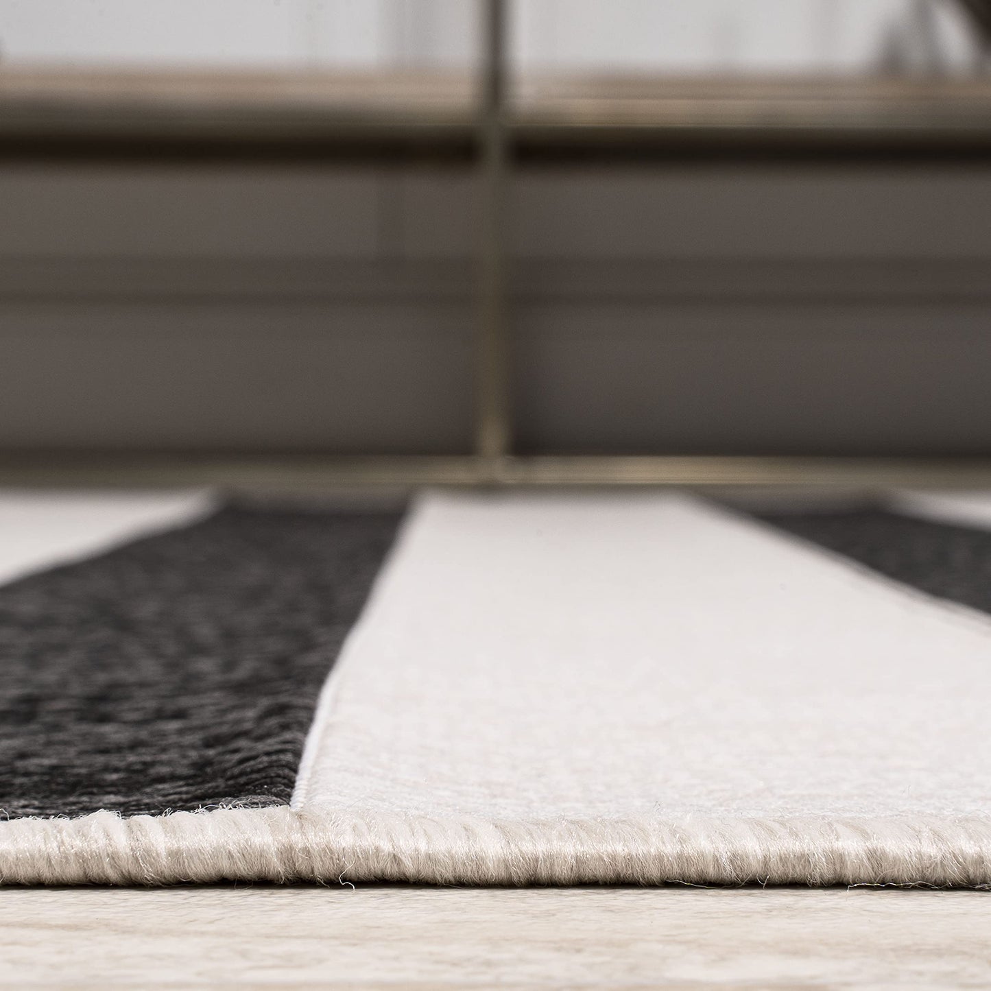 JONATHAN Y Wide Stripe Indoor Outdoor Round Area Rug 3 Ft Black/Cream, Aveiro for Backyard, Patio, Porch, Easy-Cleaning, High Traffic, Pet-Friendly, Non-Shedding (SMB112B-3R)