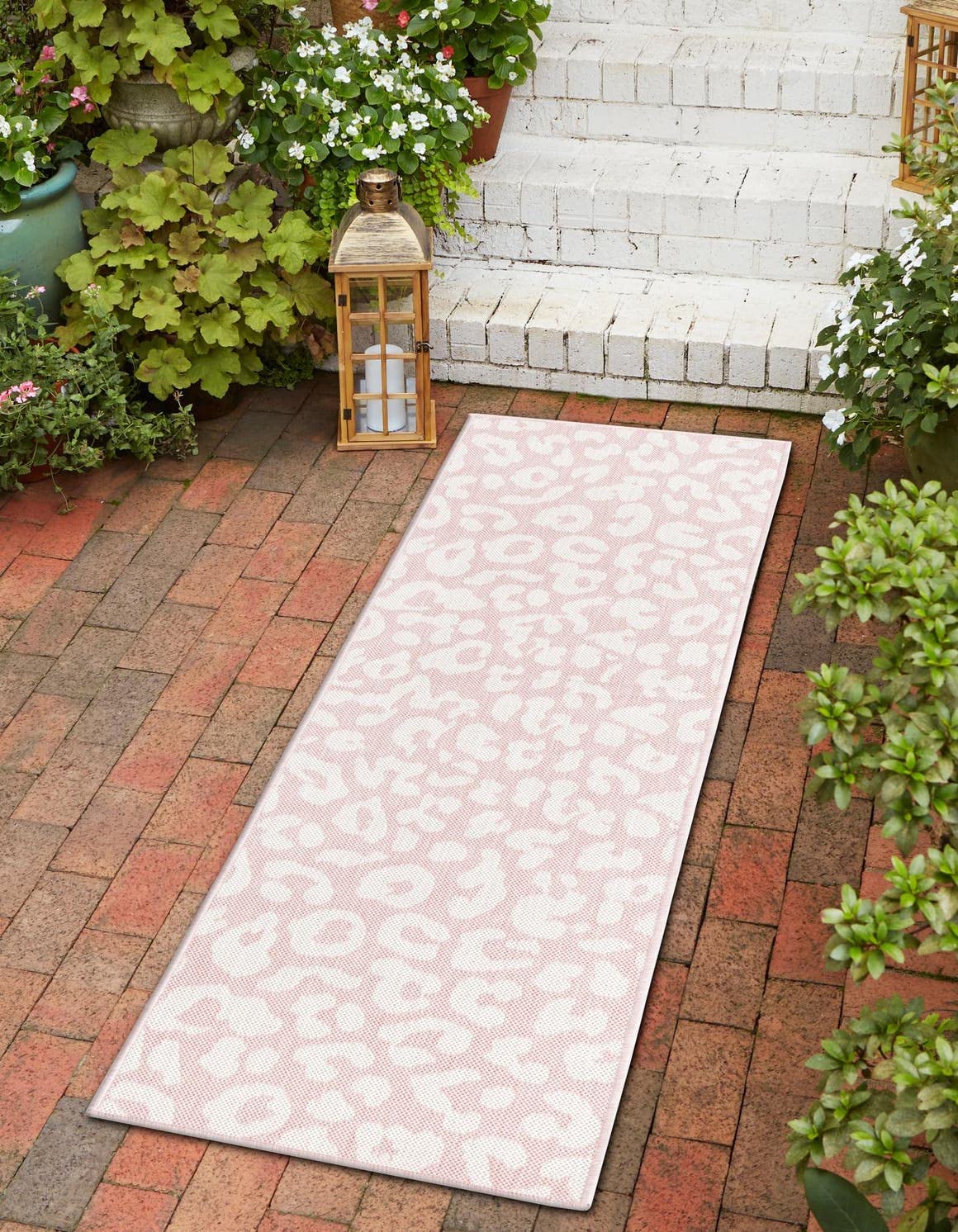Unique Loom Outdoor Safari Collection Area Rug - Leopard (2' x 7' 10" Runner, Pink Ivory/ Ivory)