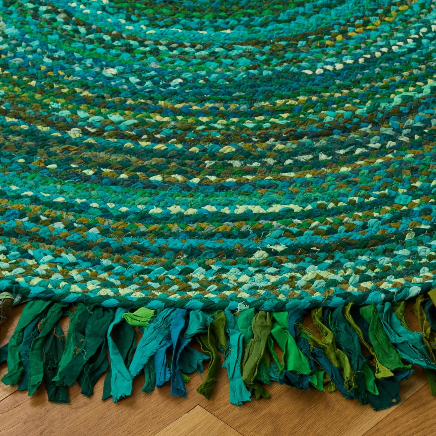 SAFAVIEH Braided Collection Area Rug - 6' x 9' Oval, Green, Handmade Boho Fringe Reversible Cotton, Ideal for High Traffic Areas in Living Room, Bedroom (BRD451Y)