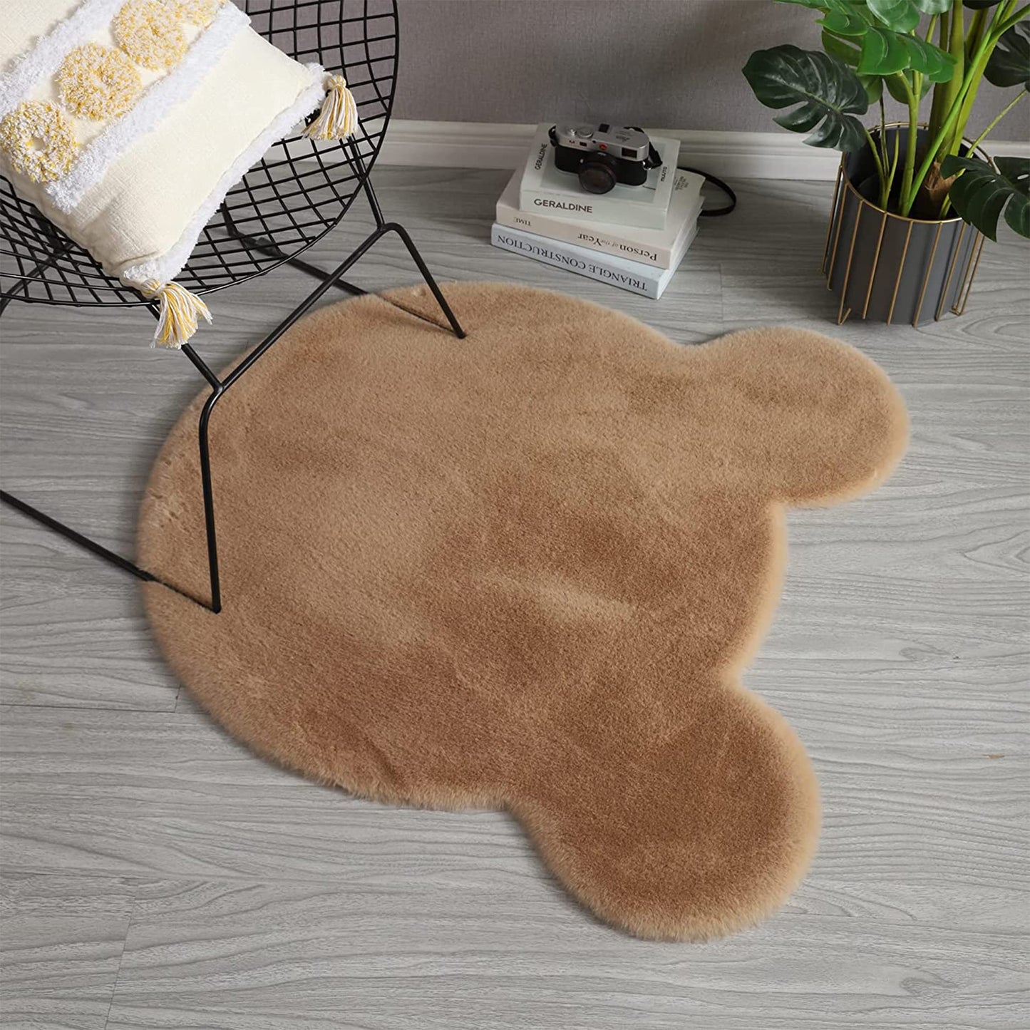 TENNOLA Cute Area Rugs for Bedroom Aesthetic 3 x 3 Feet Kawaii Cartoon Bear Carpet Kids Rug for Nursery Toddler Teen Girls Room Home Decor Soft Shag Fluffy Faux Rabbit Fur Rug with Suede Backing