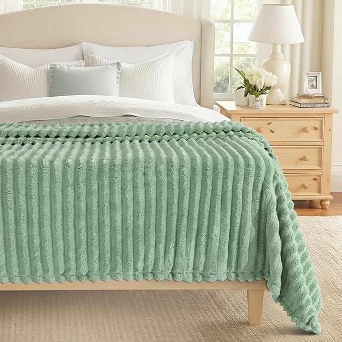 decorUhome Soft Fleece Sage Green Twin Blanket for Bed, Cozy Fluffy Plush Flannel Striped Throws for Couch Sofa, Lightweight Decorative Ribbed Fuzzy Blanket for Woman, 60x80 Inches