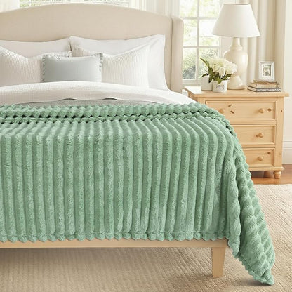 decorUhome Soft Fleece Sage Green Twin Blanket for Bed, Cozy Fluffy Plush Flannel Striped Throws for Couch Sofa, Lightweight Decorative Ribbed Fuzzy Blanket for Woman, 60x80 Inches