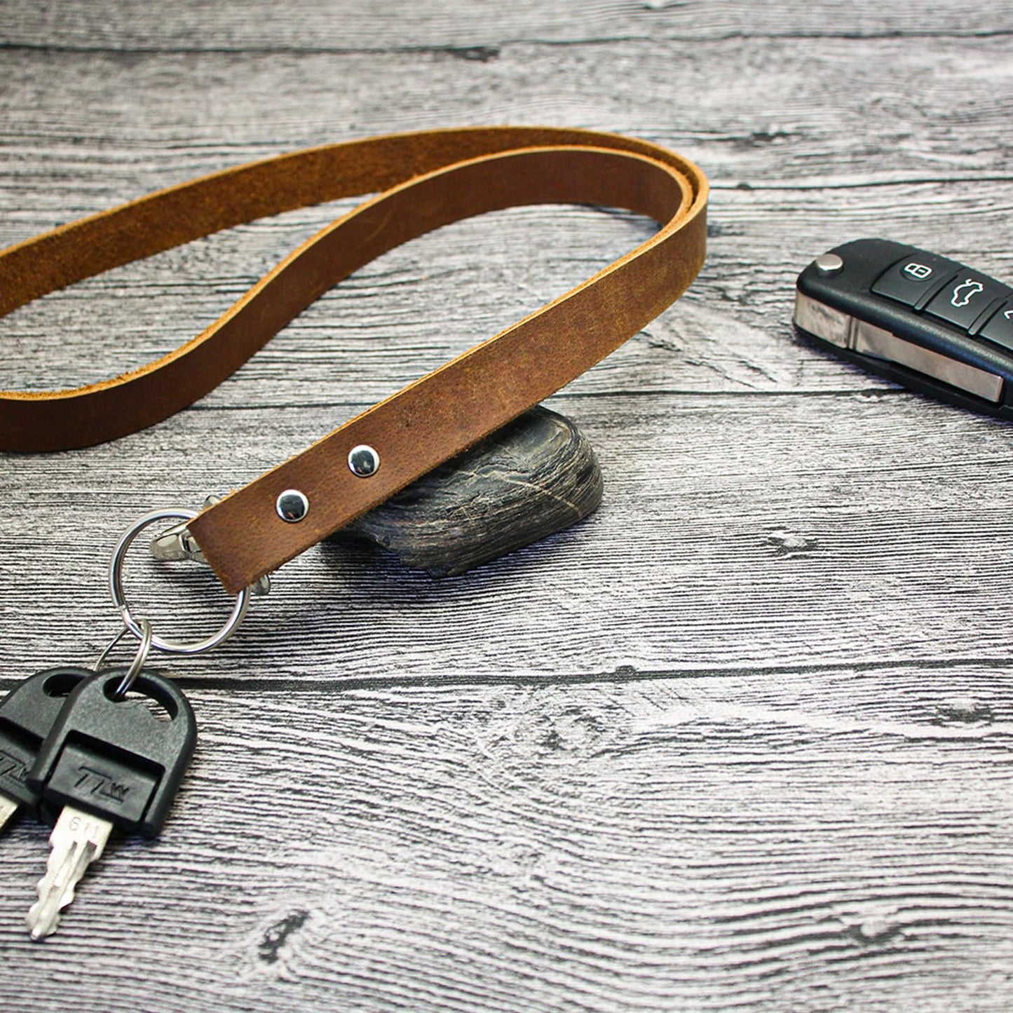Payutou Leather Keychain Lanyard For Women Neck, Genuine Leather Handmade Lanyard with Keychain for Cellphone, Keys, ID Badge Holder, Camera,1Pcs