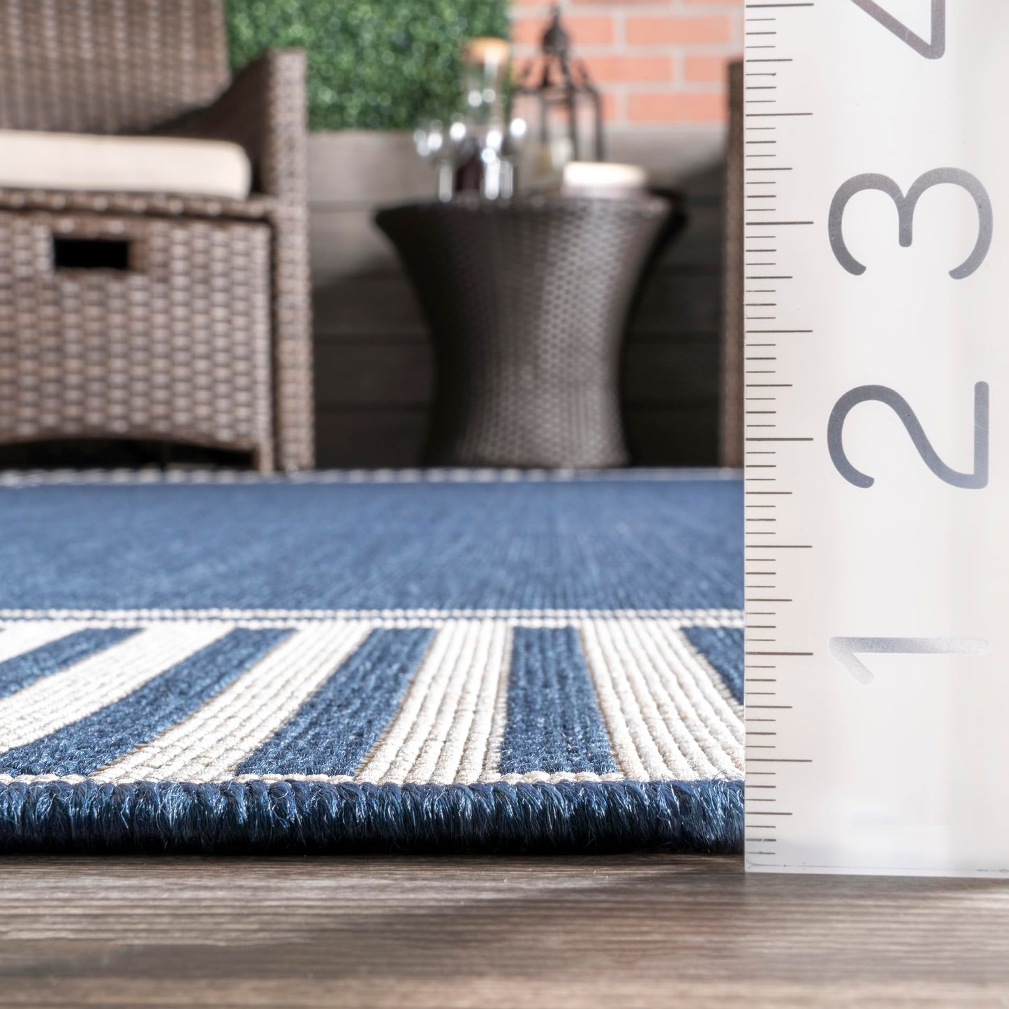Nuloom Asha Navy/Ivory, 8' x 10', Casual, Striped Border, Soft and Cozy, High Traffic, Easy Clean, Durable Area Rug for Indoor/Outdoor Patio, Deck, Porch, Garden, Courtyard