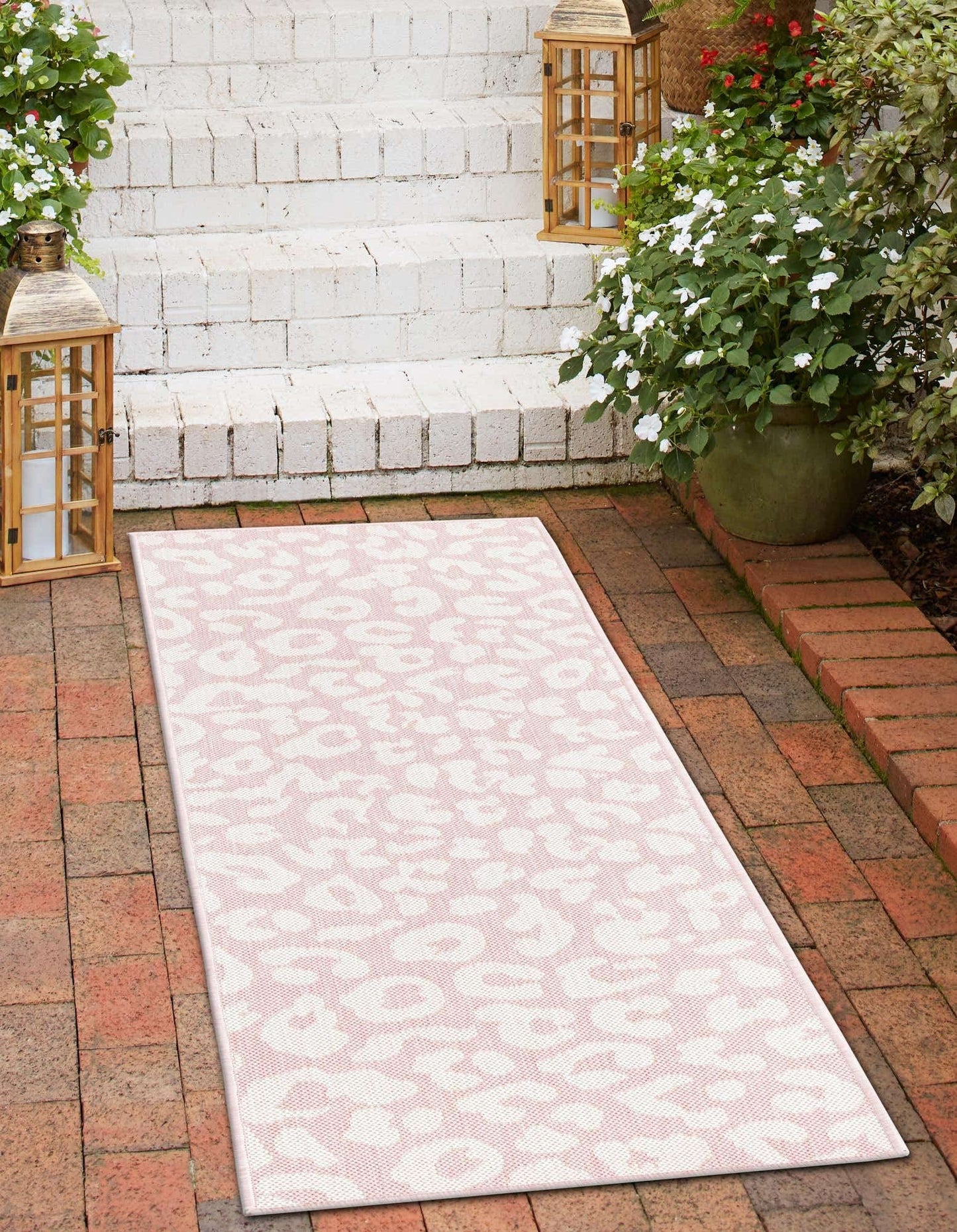 Unique Loom Outdoor Safari Collection Area Rug - Leopard (2' x 7' 10" Runner, Pink Ivory/ Ivory)