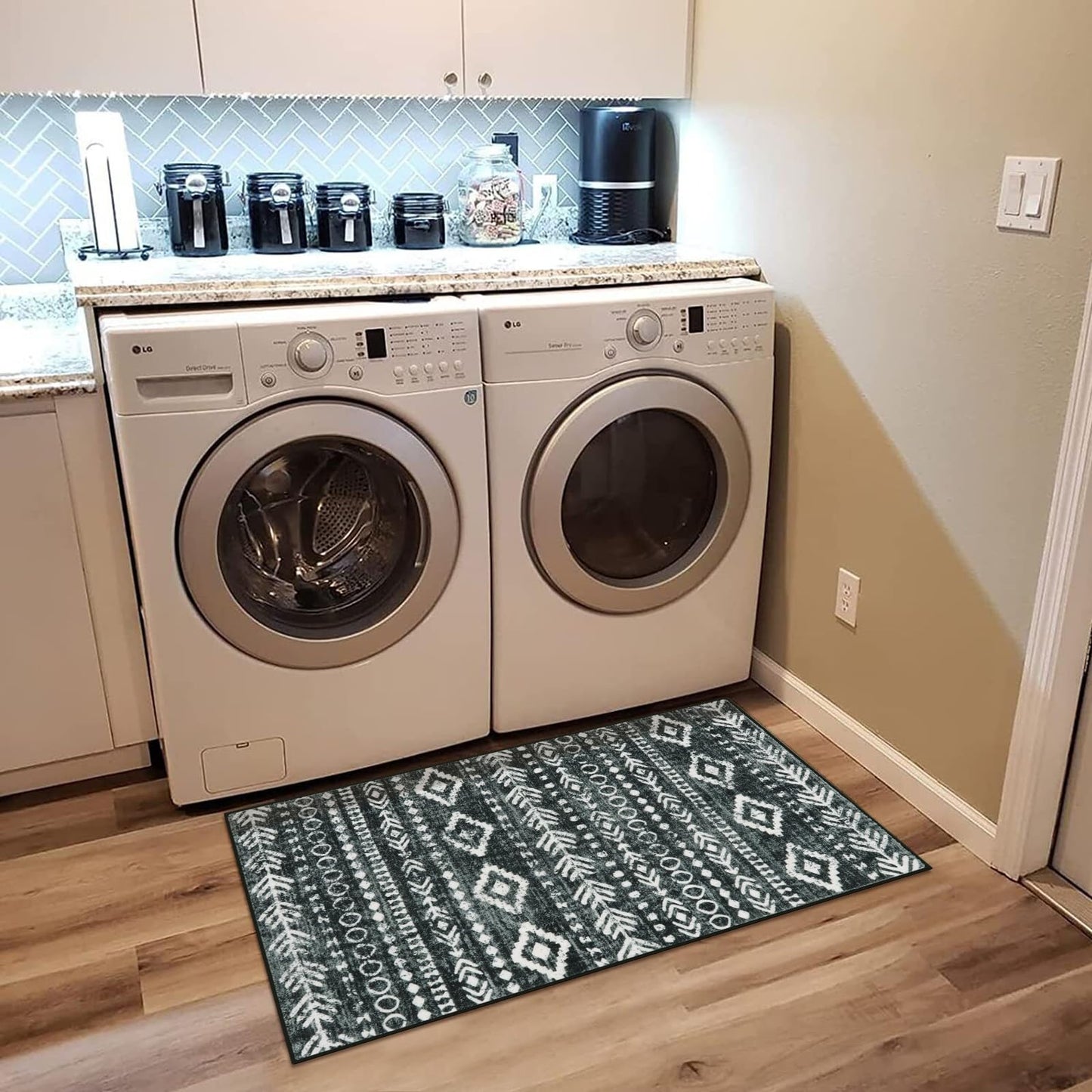 Lahome Boho Moroccan Kitchen Rug, Washable Black White 2x4 Entryway Rugs Non Slip with Rubber Backing, Low-Pile Soft Farmhouse Tribal Print Throw Rug Indoor Small Carpet for Bathroom Entry Varena