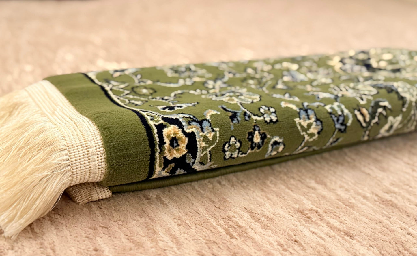 Premium Islamic Muslim Prayer Rug – Made in Madinah – 0.3 in Thick Soft Islamic Sajadah – Portable Prayer Mat for Men & Women – Eid, Ramadan, Hajj & Umrah Gift (Green)