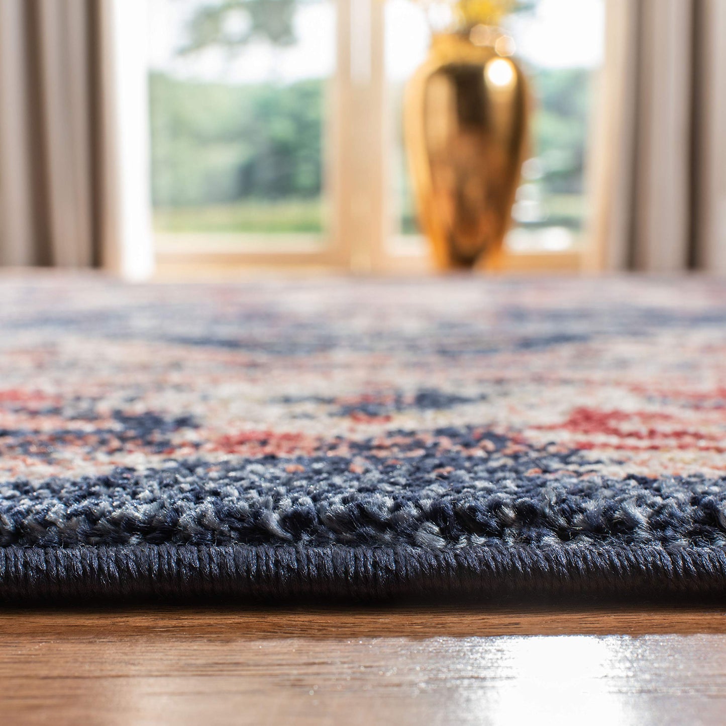 SAFAVIEH Charleston Collection Area Rug - 9' x 12', Navy & Red, Oriental Distressed Design, Non-Shedding & Easy Care, Ideal for High Traffic Areas in Living Room, Bedroom (CHL411L)