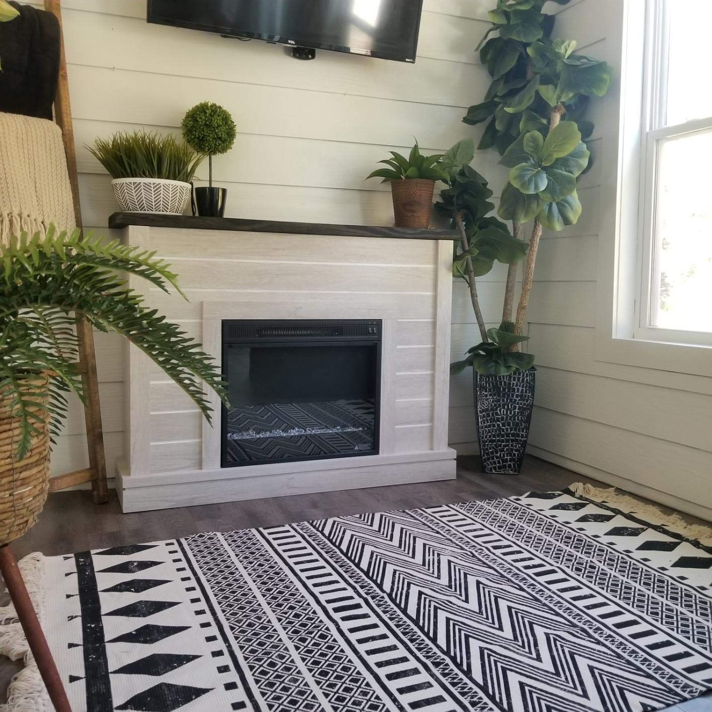USTIDE 3'x5'Hand Woven Rug, Accent Rug for Bedroom, Large Cotton Tassels Boho Area Rug Fringe Rug for Living Room Kitchen Laundry Bathroom Doorway, Black&Cream