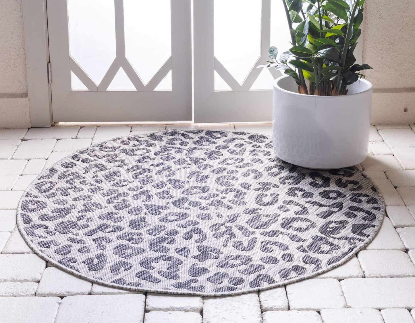 Unique Loom Outdoor Safari Collection Area Rug - Leopard (4' Round Light Gray/Gray)