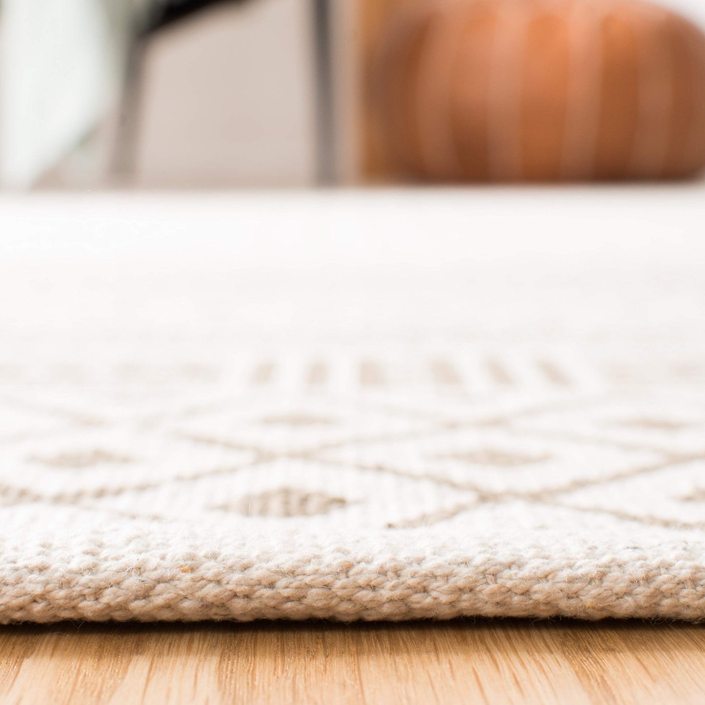 SAFAVIEH Cedar Brook Collection Accent Rug - 4' x 6', Grey & Ivory, Handmade Cotton, Ideal for High Traffic Areas in Entryway, Living Room, Bedroom (CDR801F)
