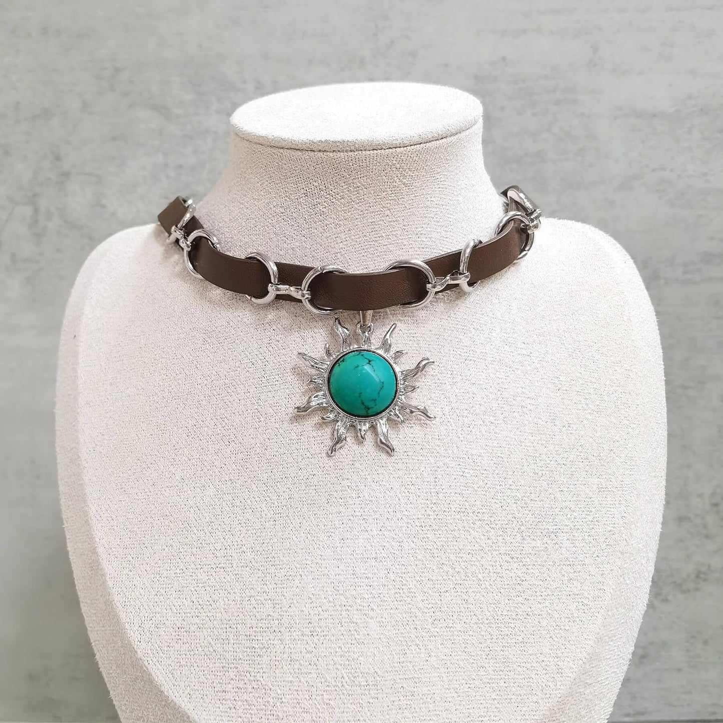 Ladywowu Turquoise Choker Necklace, Western Necklace with Sun Pendant, Adjustable Turquoise Necklace for Women