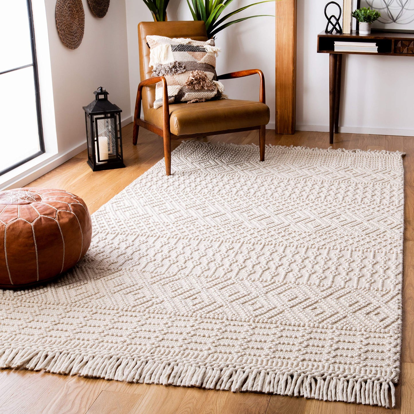 SAFAVIEH Natura Collection Area Rug - 5' x 8', Ivory, Handmade Moroccan Boho Wool Fringe, Ideal for High Traffic Areas in Living Room, Bedroom (NAT852B)