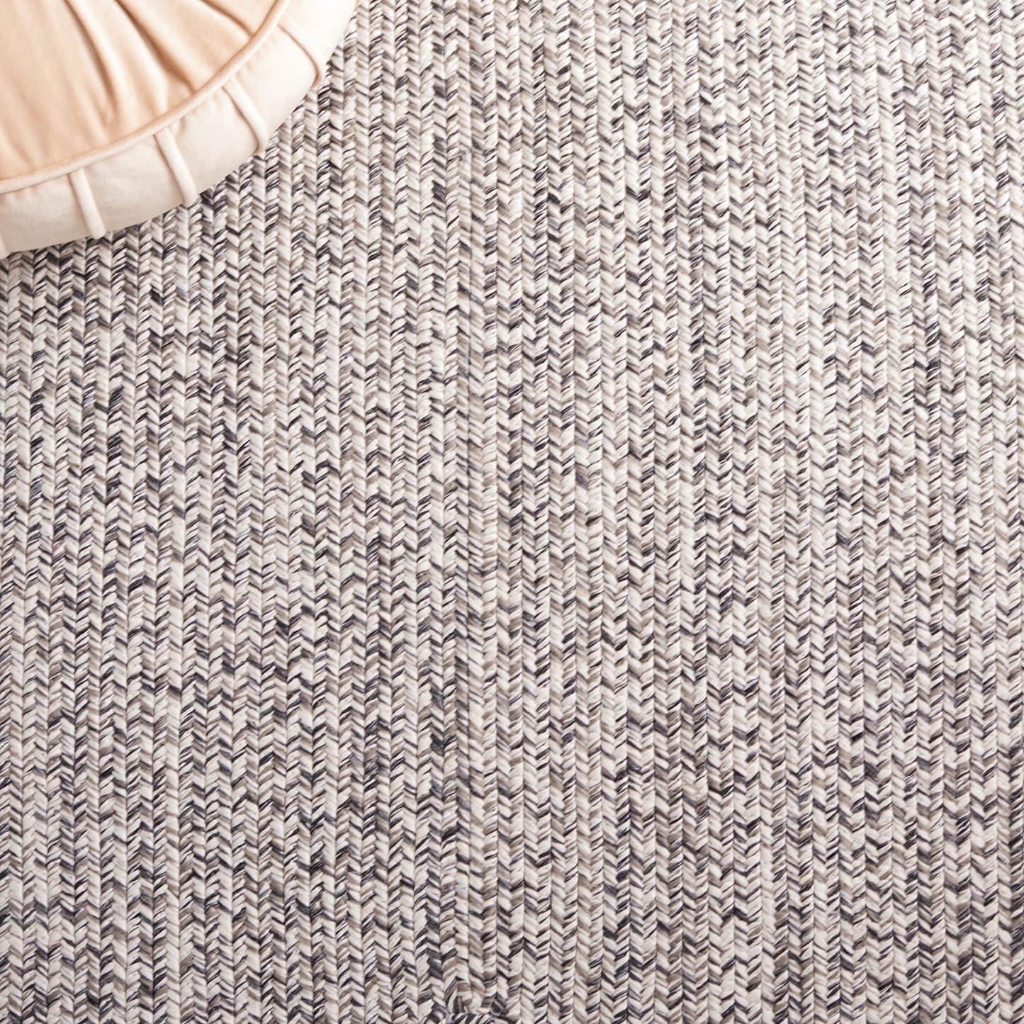 SAFAVIEH Washable Rug Outdoor Braided Collection - 5' x 8', Grey & Ivory, Handmade & Reversible, Non-Shedding & Easy to Clean, Ideal for Patio, Backyard, Mudroom (BRA201F)