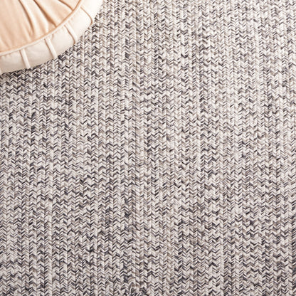 SAFAVIEH Washable Rug Outdoor Braided Collection - 5' x 8', Grey & Ivory, Handmade & Reversible, Non-Shedding & Easy to Clean, Ideal for Patio, Backyard, Mudroom (BRA201F)