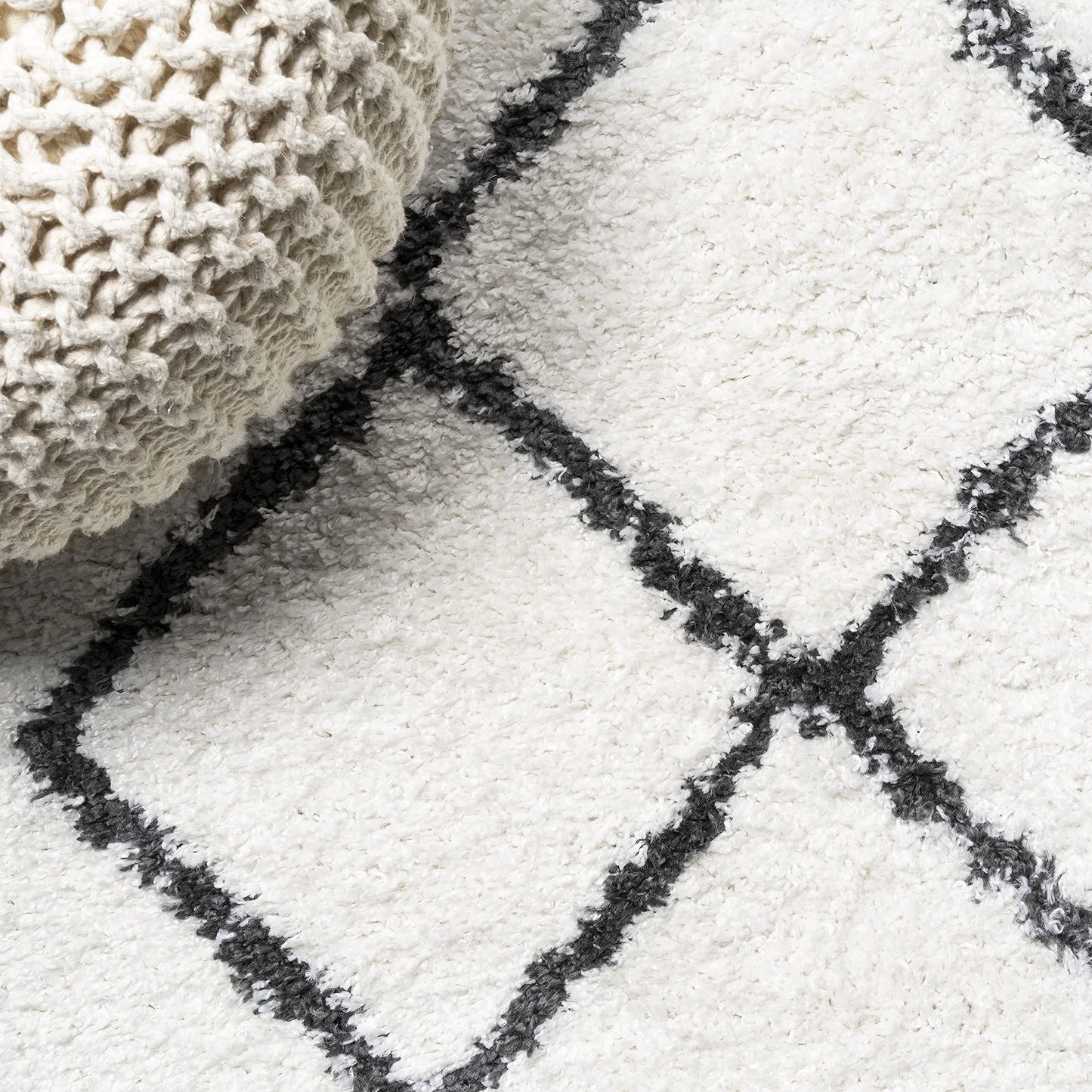 JONATHAN Y Cami Diamond Shag White/Gray Indoor Area Rug, 3x5, Moroccan, Bohemian, Contemporary, Easy-Cleaning for Living Room, Bedroom, Kitchen, Pet Friendly, Non-Shedding (MOH410A-3)