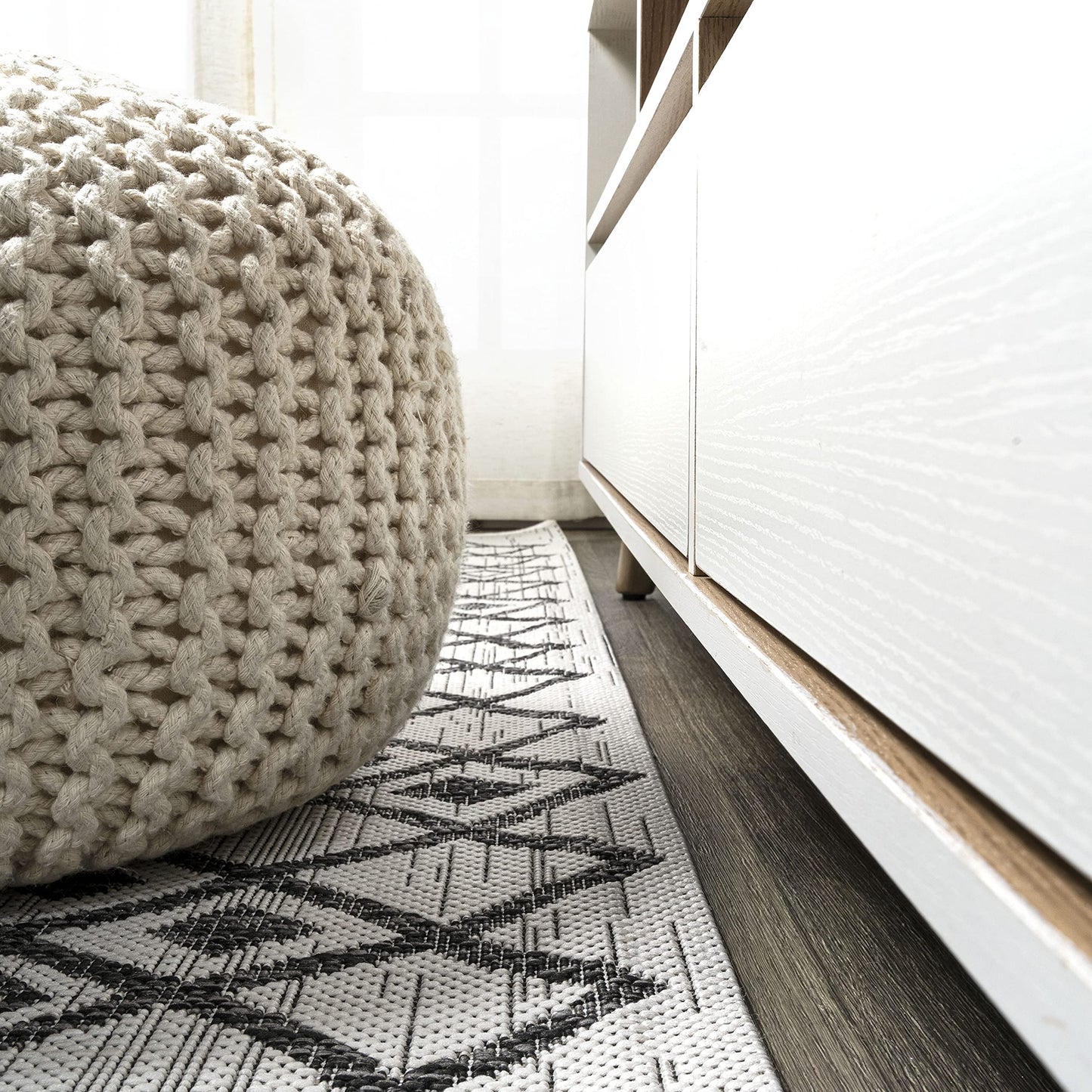 JONATHAN Y Bohemian Geometric Indoor Outdoor Area Rug 4X6 Ivory/Black, Tokay for Backyard, Patio, Porch, Easy-Cleaning, High Traffic, Pet-Friendly, Non-Shedding (SMB132D-4)