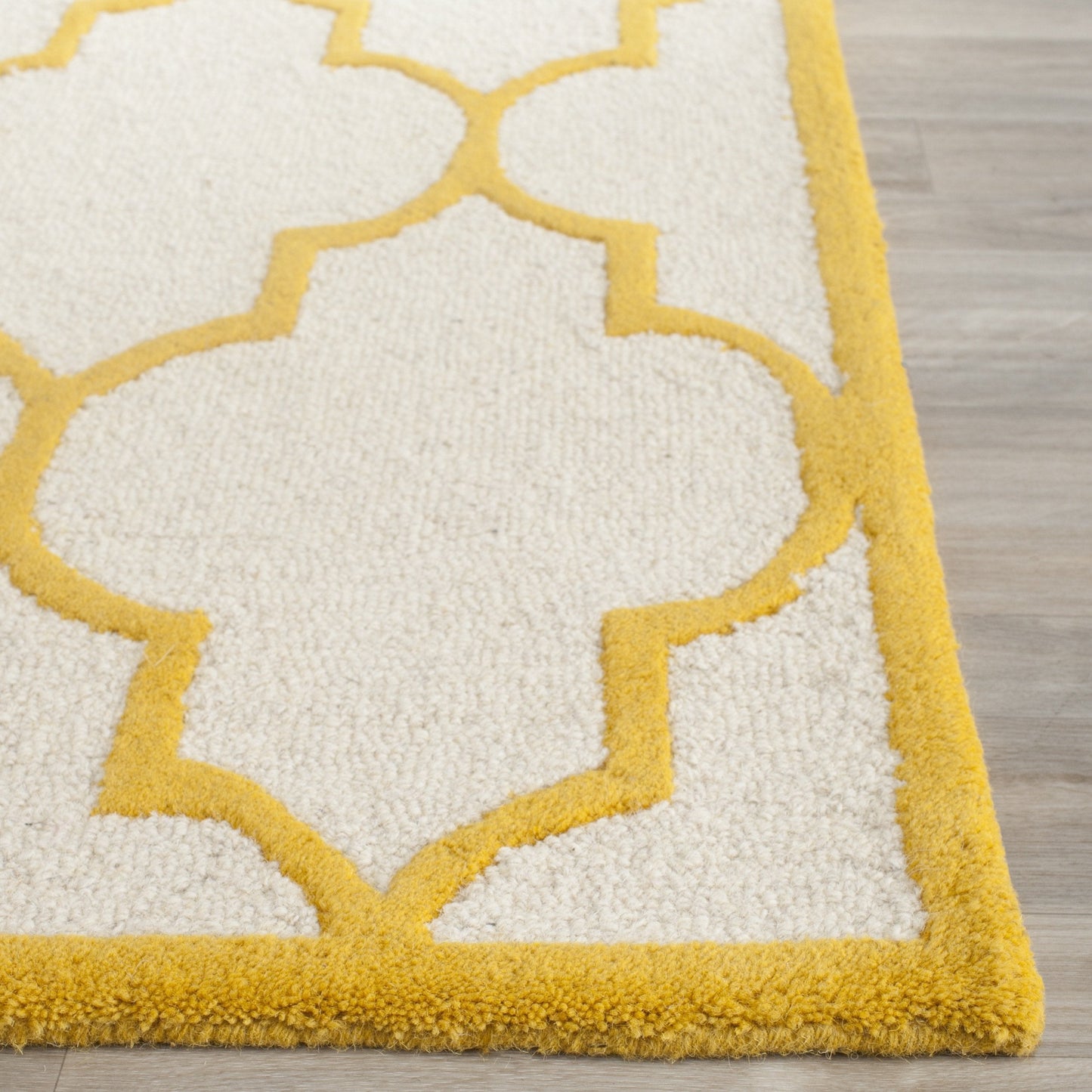 SAFAVIEH Cambridge Collection Runner Rug - 2'6" x 10', Ivory & Gold, Handmade Moroccan Trellis Wool, Ideal for High Traffic Areas in Living Room, Bedroom (CAM134U)