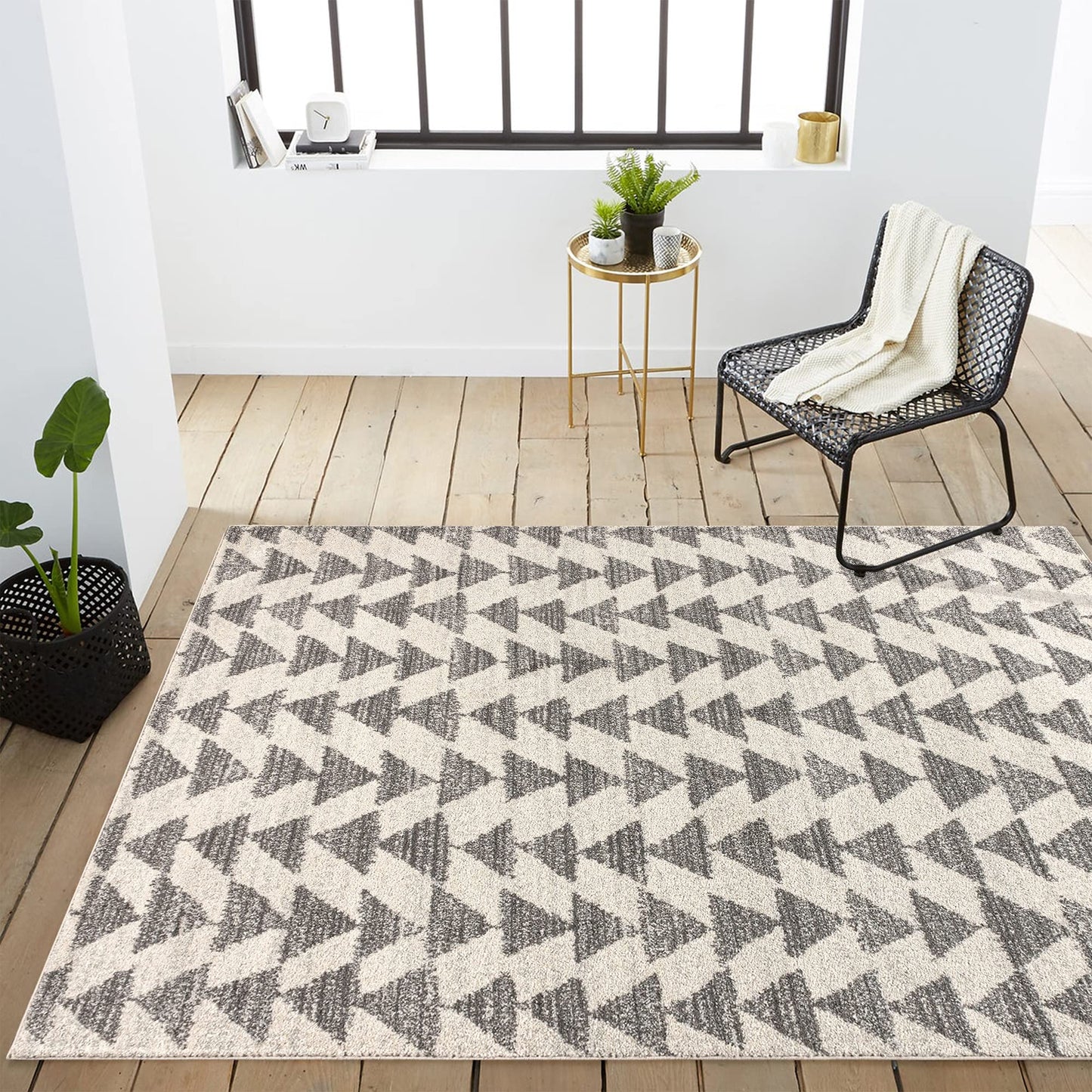 JONATHAN Y Aisha Moroccan Triangle Geometric Cream/Gray Indoor Area Rug, 8x10, Contemporary, Modern, Easy-Cleaning for Living Room, Bedroom, Kitchen, Pet Friendly, Non-Shedding (MOH206B-8)