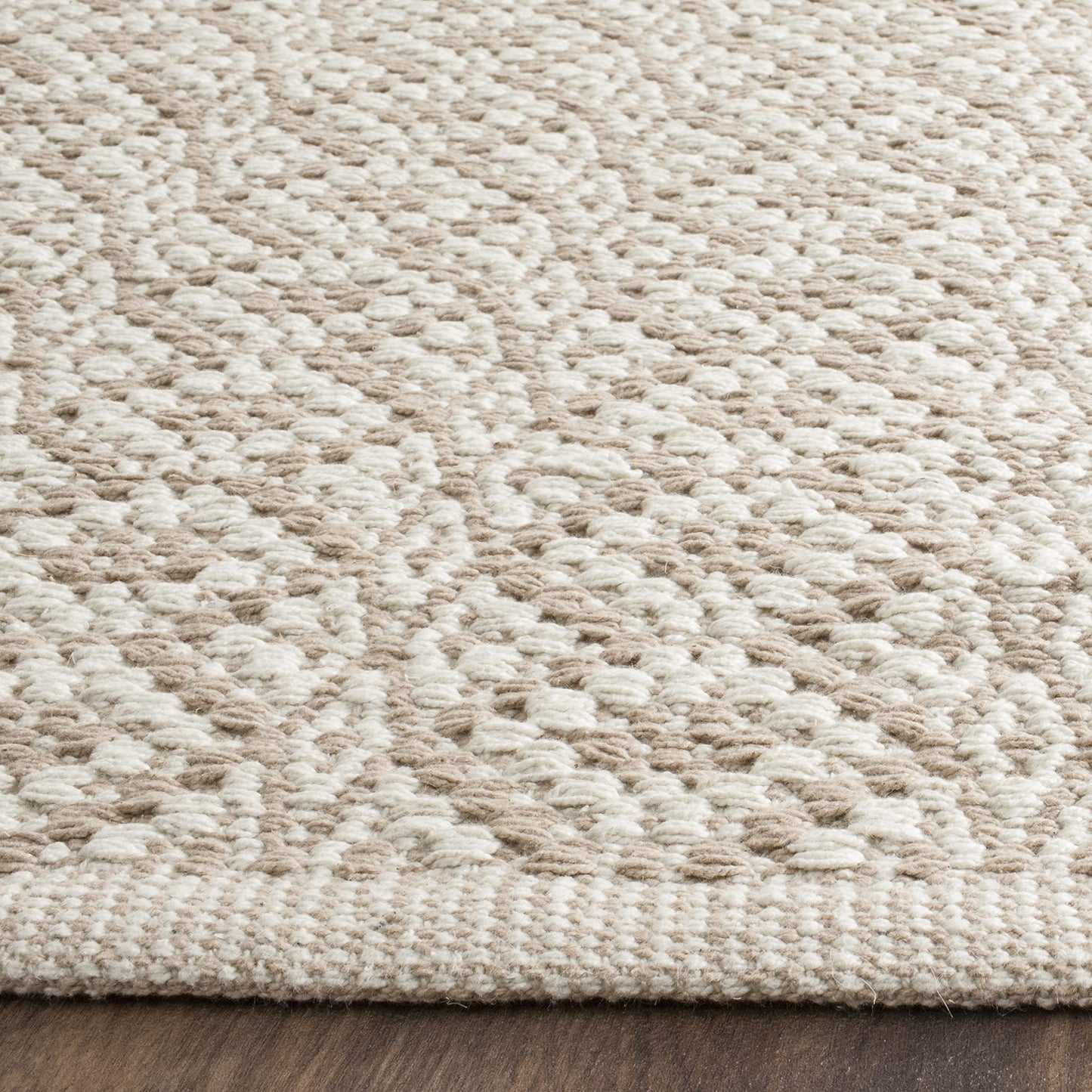 SAFAVIEH Montauk Collection Area Rug - 5' x 7', Ivory & Beige, Handmade Cotton, Ideal for High Traffic Areas in Living Room, Bedroom (MTK716G)