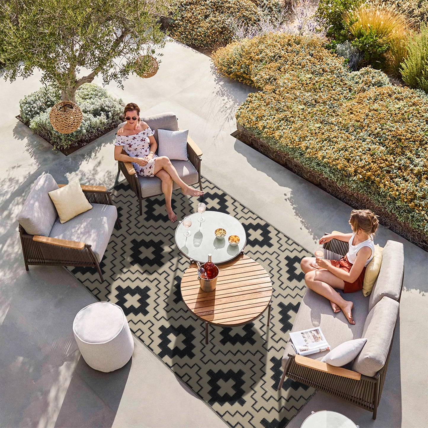 SAND MINE Waterproof Outdoor Rug 5x8 ft, Reversible Plastic Straw Area Rug, Large Floor Mat for Patio, Backyard, Deck, RV, Camping, Picnic, Beach, Balcony & Porch - Black & Beige
