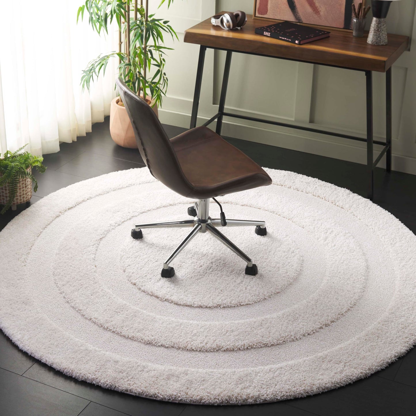 SAFAVIEH Florida Shag Collection Area Rug - 5' Round, Creme & Creme, Border Design, Non-Shedding & Easy Care, 1.2-inch Thick Ideal for High Traffic Areas in Living Room, Bedroom (SG454-1111)