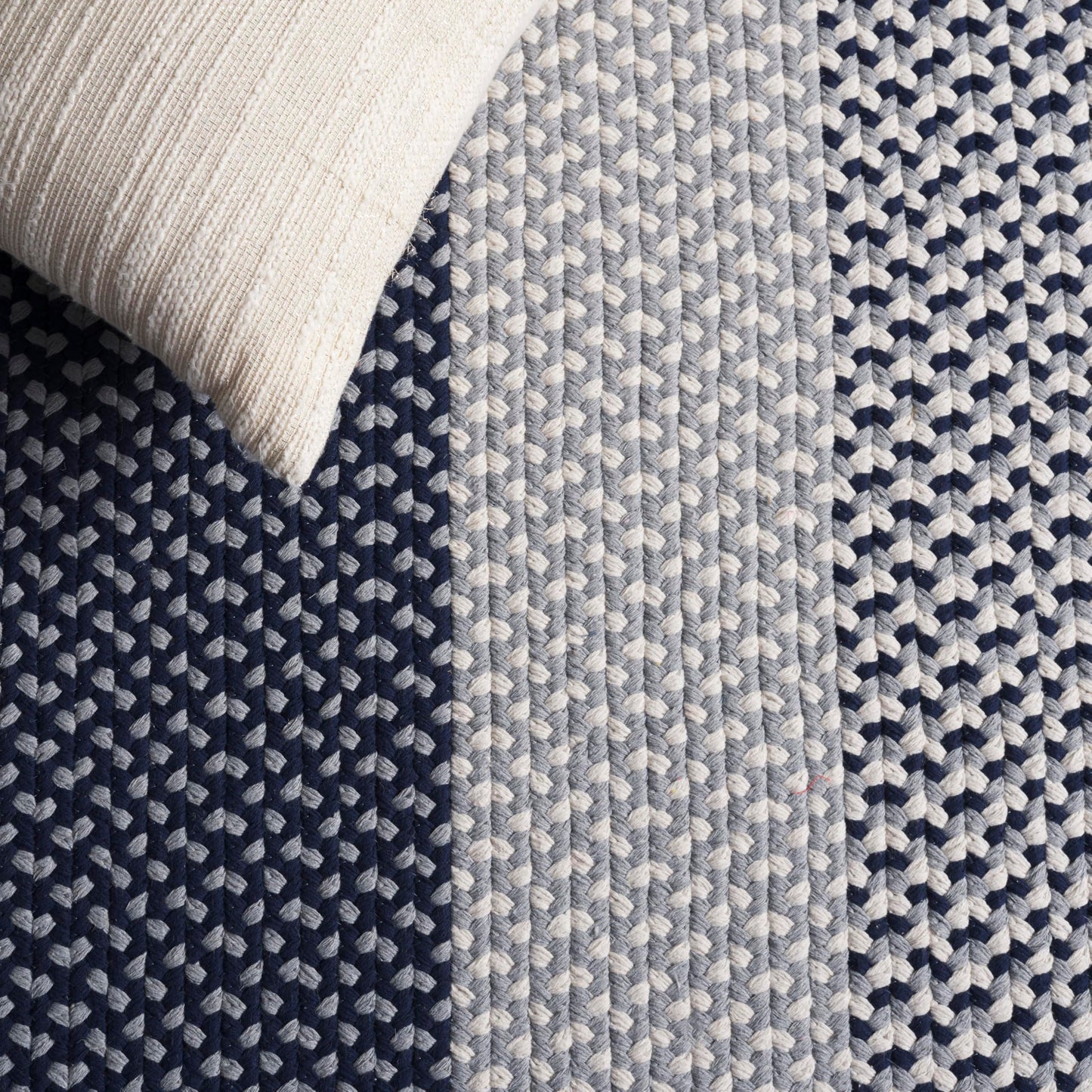 SAFAVIEH Braided Collection Area Rug - 5' x 8' Oval, Grey & Blue, Handmade Cotton, Ideal for Living Room, Bedroom, Home Office, Dining Space (BRA822F-5OV)