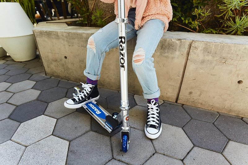 Kids Scooter - Adjustable Height 3-Wheel Kick Scooter with Foldable Seat & Flashing Lights | For Ages 1-12