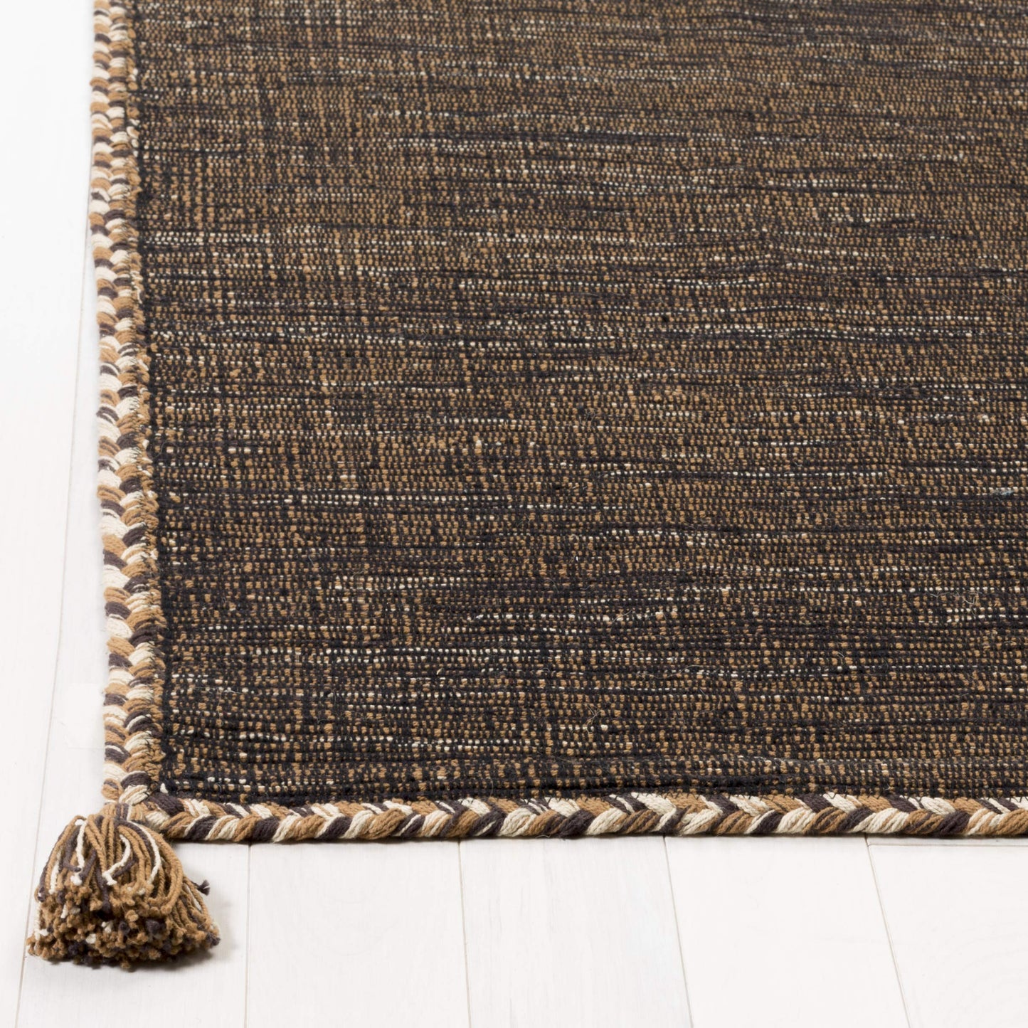 SAFAVIEH Montauk Collection Accent Rug - 4' x 6', Brown & Black, Handmade Flat Weave Cotton Corner Tassel, Ideal for High Traffic Areas in Entryway, Living Room, Bedroom (MTK150T)