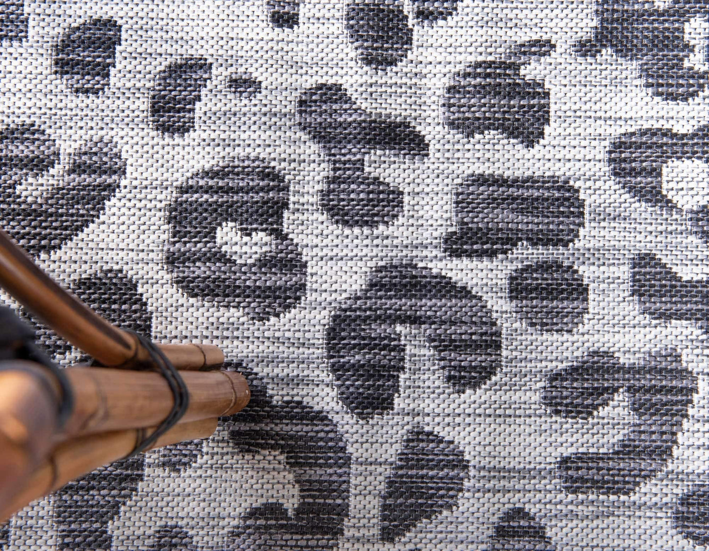 Unique Loom Outdoor Safari Collection Area Rug - Leopard (4' 1" x 6' 1" Rectangle, Light Gray/ Gray)